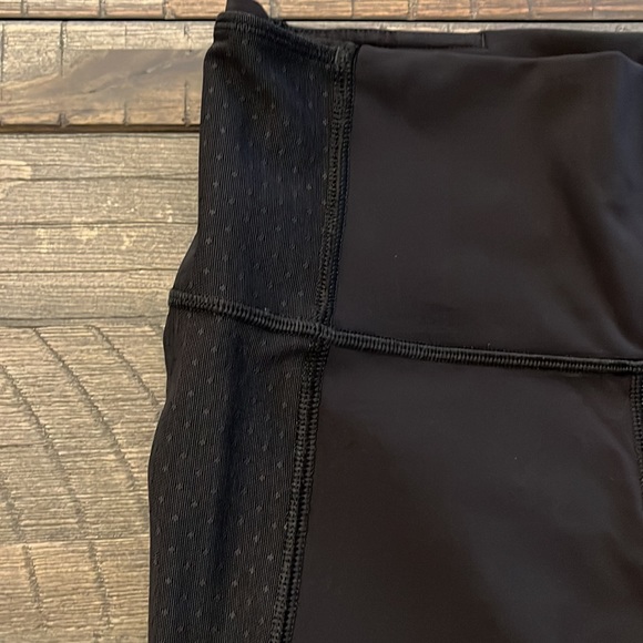 Lululemon high waisted with mesh sides cropped leggings - Picture 3 of 6